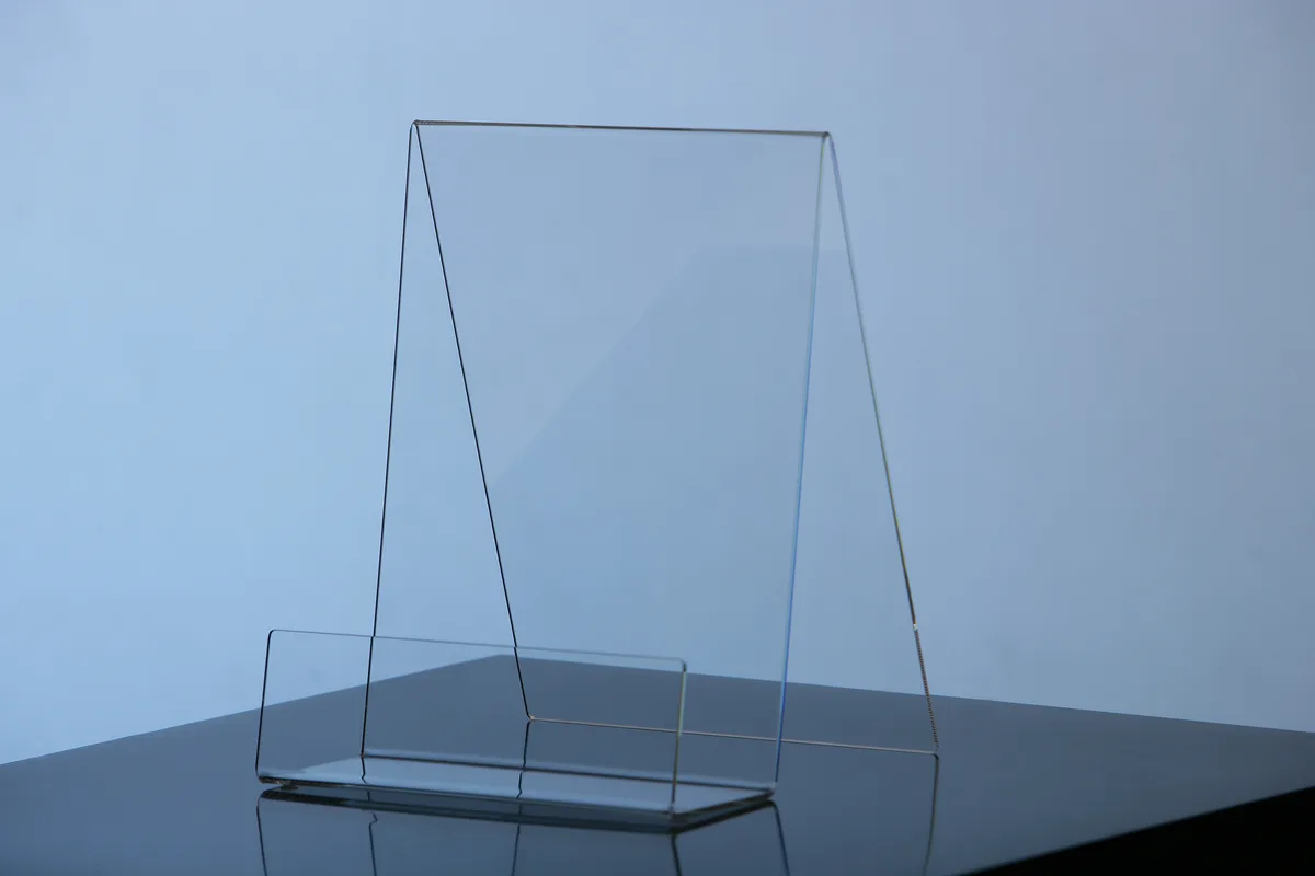 PLEXIGLAS-Aufsteller farblos abgekantet und poliert als Displaystaender - H&S Kunststofftechnik