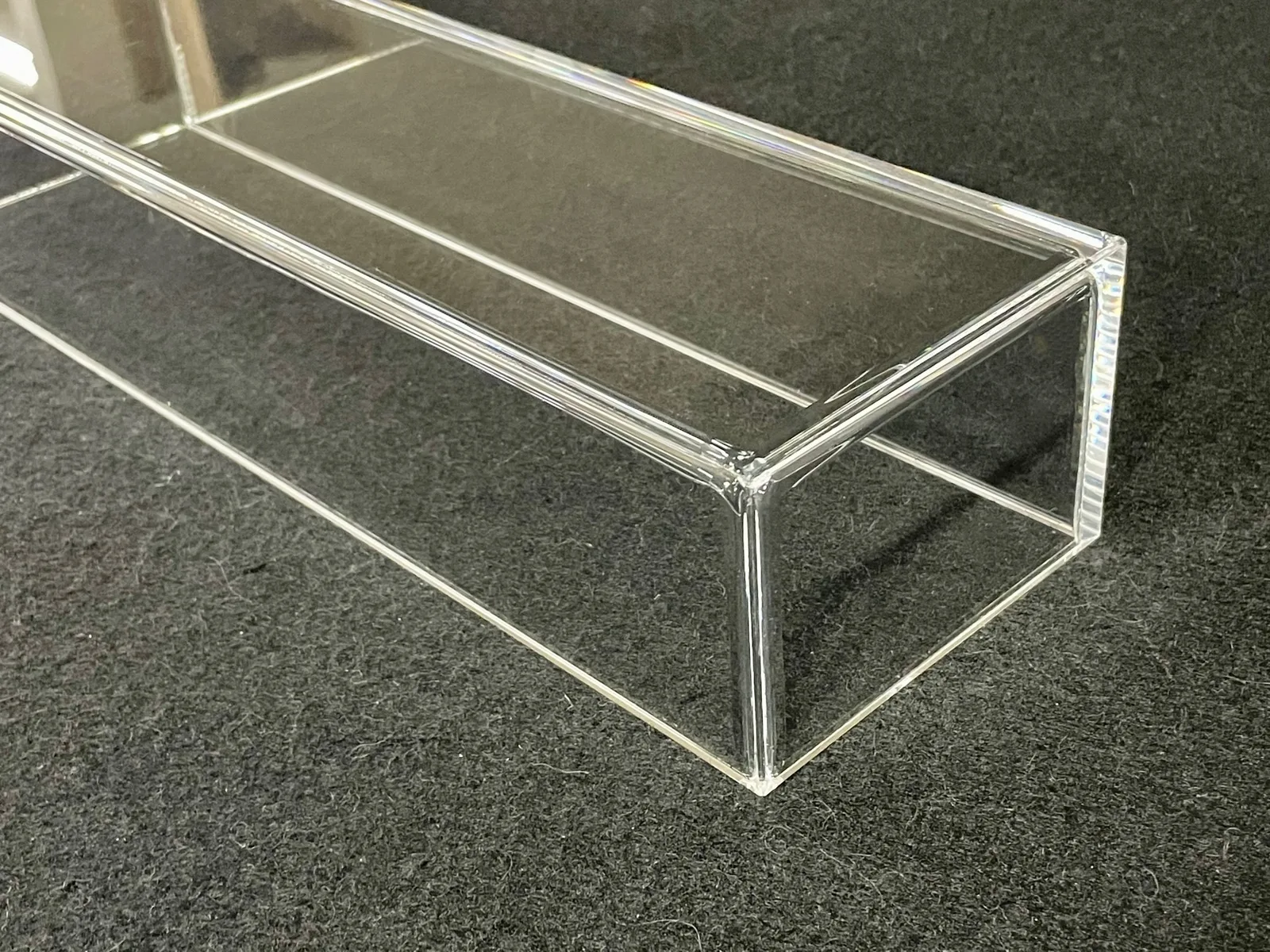 Verkleben bei H&S Kunststofftechnik in Siegen — Bild 16 von 17