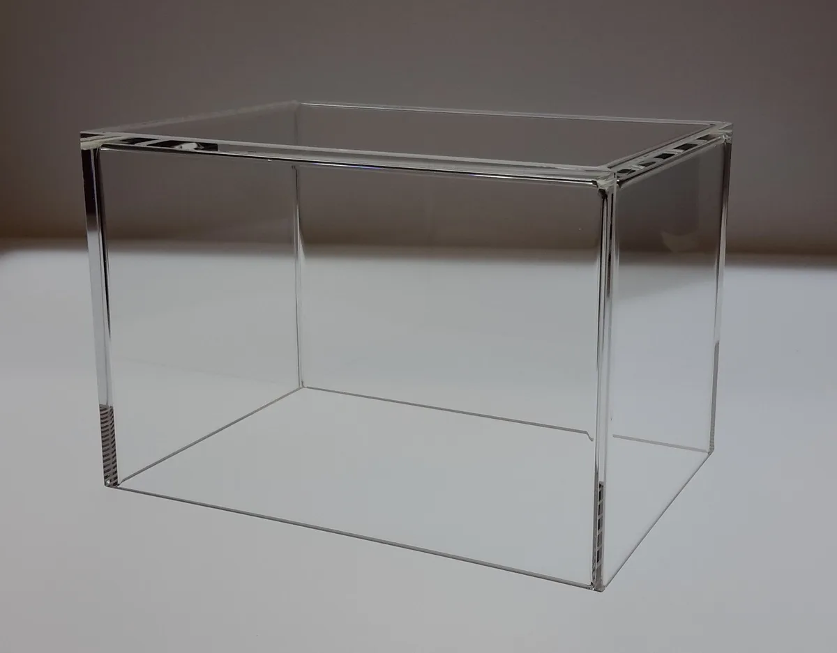 Verklebte PLEXIGLAS-Haube farblos auf Gehrung mit diamantpolierten Kanten - H&S Kunststofftechnik Siegen