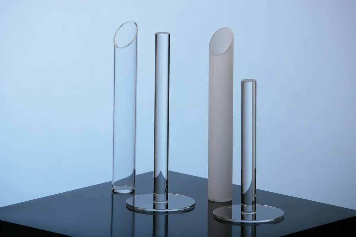 PLEXIGLAS-Rohre farblos und satiniert mit Rundstaeben auf gefraesten Bodenplatten - H&S Kunststofftechnik