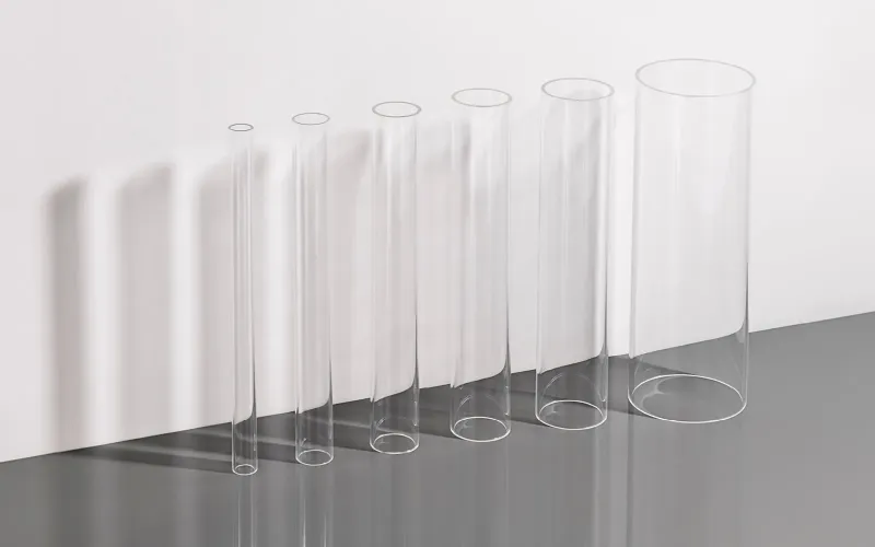 Farblose Rohre aus PLEXIGLAS® in verschiedenen Durchmessern