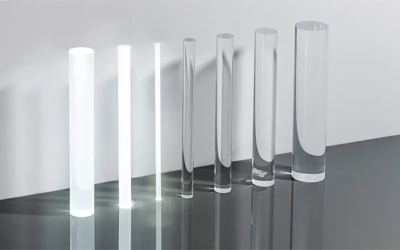 Beleuchtete und farblose Rundstäbe aus PLEXIGLAS® in verschiedenen Durchmessern