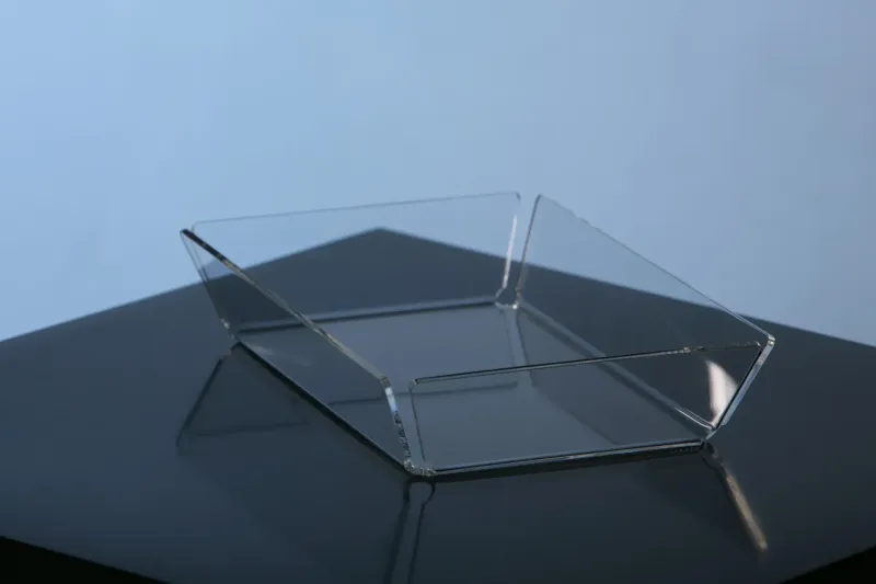 Warenschale aus PLEXIGLAS® mit schrägen Seitenwänden, aus einem Stück abgekantet